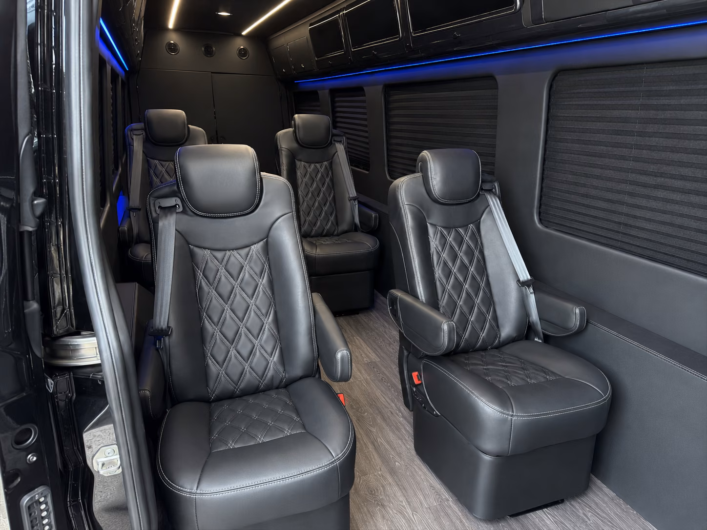 book a bus for your next airport transfer 1